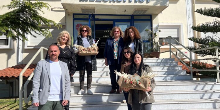 Ευχές και πασχαλινές λαμπάδες στους ασθενείς και στο προσωπικό του Νοσοκομείου Ιερής Πόλης Μεσολογγίου