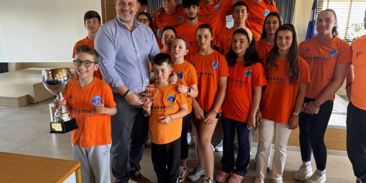 Βράβευσε την ομάδα καγιάκ του ΝΟΜ ο Δήμαρχος Μεσολογγίου, Σπύρος Διαμαντόπουλος