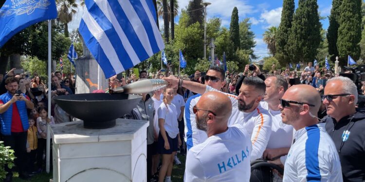 Η Ολυμπιακή Φλόγα στον Κήπο των Ηρώων της Ιερής Πόλης Μεσολογγίου