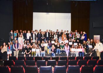 Αγρίνιο|Μέσα σε εορταστικό κλίμα η τελετή λήξης του 12ου Μαθητικού Φεστιβάλ Θεάτρου