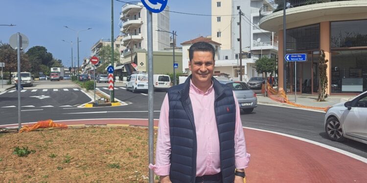 Δόθηκε στην κυκλοφορία ο  2ος κυκλικός κόμβος στη συμβολή των οδών Μαβίλη & Κυριαζή