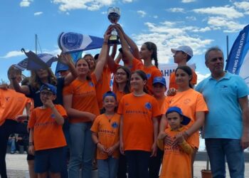 Πρωταθλητές Ελλάδας μεγάλων αποστάσεων, οι αθλητές της ομάδας καγιάκ, του Ν. Ο. Μεσολογγίου