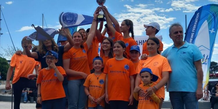 Πρωταθλητές Ελλάδας μεγάλων αποστάσεων, οι αθλητές της ομάδας καγιάκ, του Ν. Ο. Μεσολογγίου