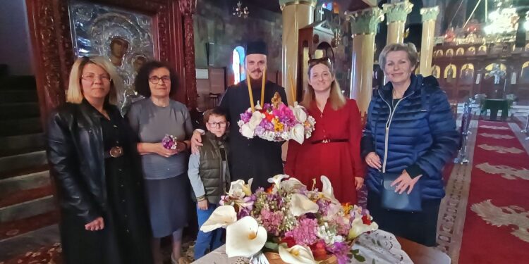 Προετοιμασίες στην Αμφιλοχία για την Κυριακή της Σταυροπροσκυνήσεως|Σε εορταστική ατμόσφαιρα, μέσα στα άνθη ο Τίμιος Σταυρός!