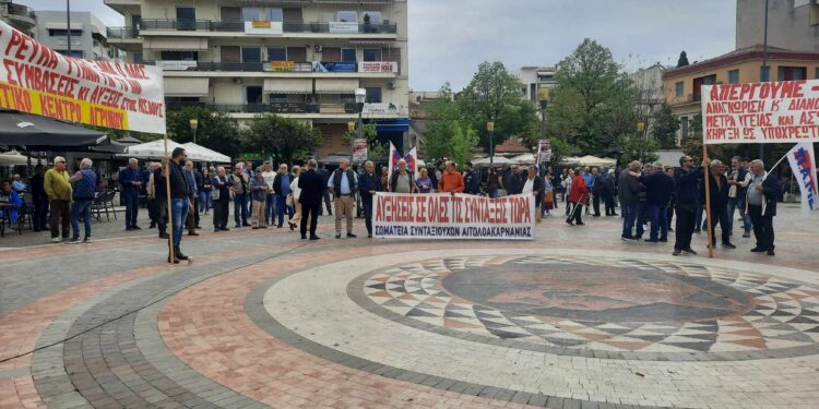 Απεργιακή συγκέντρωση στο Αγρίνιο (βίντεο-φωτο)