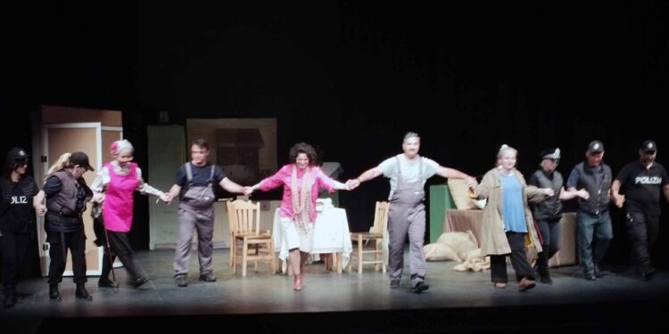 Με μεγάλη επιτυχία το “Δεν πληρώνω, Δεν πληρώνω!” από το εσπερινό ΕΠΑ.Λ. Αγρινίου στο Μαθητικό Φεστιβάλ Θεάτρου