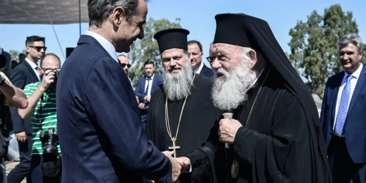 Μητσοτάκης: Στενή η συνεργασία μας με την Εκκλησία – Ιερώνυμος: Δεν θα κάνουμε ό,τι μας λέει ο Βελόπουλος