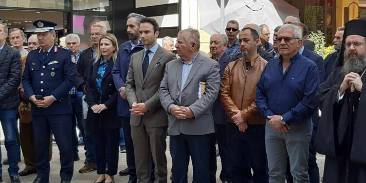 Συγκίνηση στην επιμνημόσυνη δέηση για τα θύματα του βομβαρδισμού του Αγρινίου