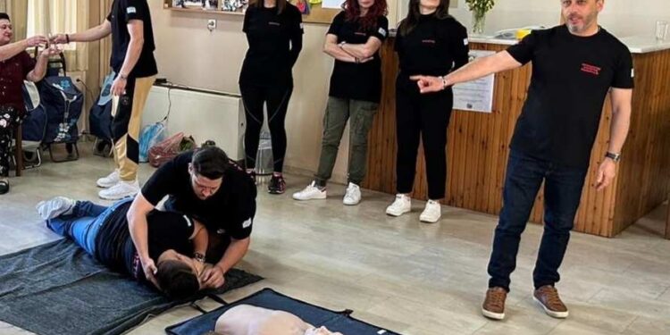 Σπουδαστές έκαναν επιδείξεις πρώτων βοηθειών στο ΚΑΠΗ Αγίου Δημητρίου Αγρινίου