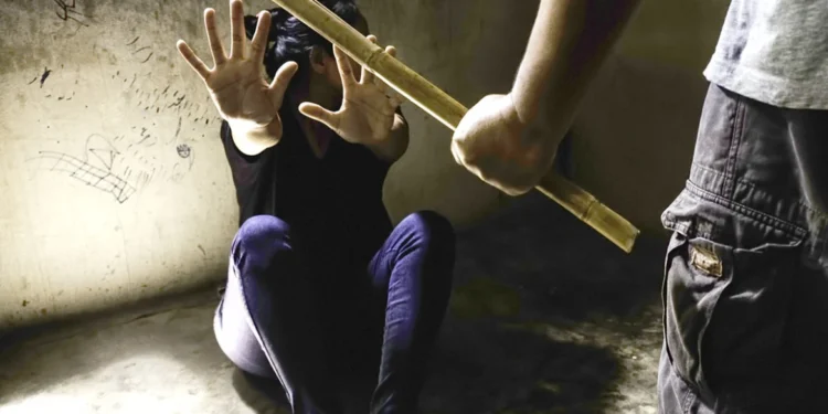 Σοκ στο Αγρίνιο με νέο περιστατικό ενδοοικογενειακής βίας-40χρονος πατέρας χτύπησε με  ξύλο την κόρη του