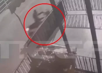 Άγιοι Ανάργυροι: Βίντεο ντοκουμέντο με τον φονιά να στήνει καρτέρι στην 28χρονη Αγρινιώτισσα