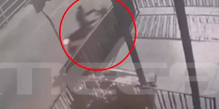 Άγιοι Ανάργυροι: Βίντεο ντοκουμέντο με τον φονιά να στήνει καρτέρι στην 28χρονη Αγρινιώτισσα