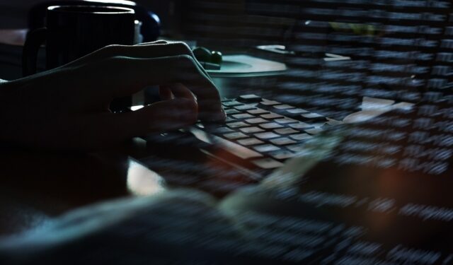 Ταυτοποιήθηκαν 9 άτομα που εξαπατούσαν πολίτες και αποσπούσαν χρήματα από τους λογαριασμούς τους