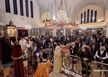 Πλήθος Πιστών στον Ακάθιστο Ύμνο στον Ιερό Ναό Αγίων Κωνσταντίνου και Ελένης Αγρινίου