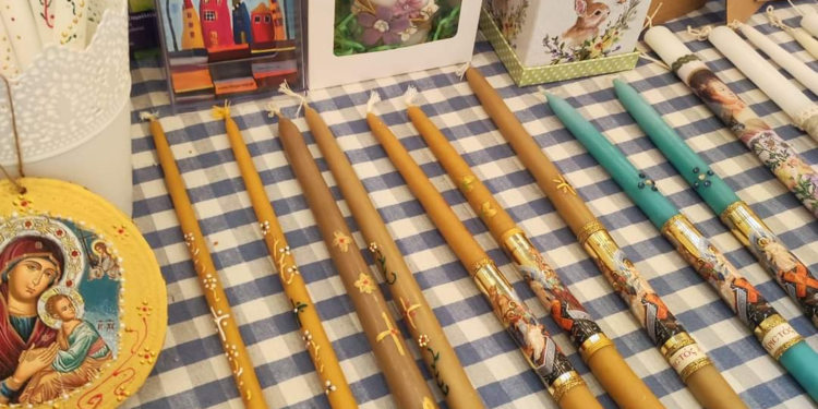 Στο πλευρό της «Φλόγας» βρίσκεται ο Ιερός Ναός Αγίων Κωνσταντίνου και Ελένης Αγρινίου