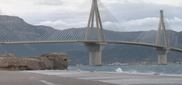 Απαγορευτικό στη γραμμή Ρίου – Αντιρρίου λόγω ισχυρών ανέμων-Περιορισμοί στη Γέφυρα