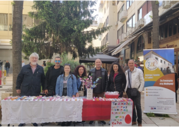 Πασχαλινό bazaarμε χειροποίητες πασχαλινές λαμπάδες από το Σχολείο Δεύτερης Ευκαιρίας Αγρινίου