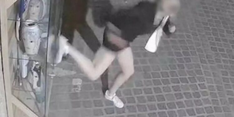 Μεσολόγγι| χτύπησε κλωτσιά την ανηψιά του και συνελήφθη