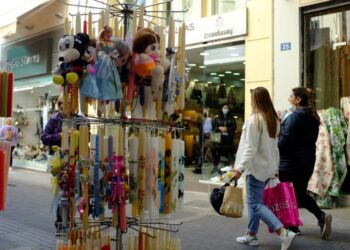 Ελπίδες για αυξημένη εμπορική κίνηση ενόψει Πάσχα – Αυστηροί έλεγχοι στην αγορά