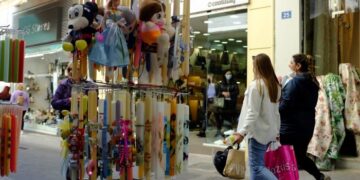 Ελπίδες για αυξημένη εμπορική κίνηση ενόψει Πάσχα – Αυστηροί έλεγχοι στην αγορά