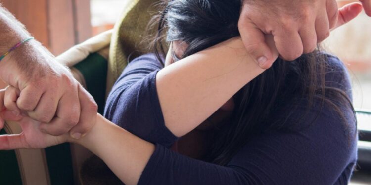 Αγρίνιο| Ξύλο σε σύζυγο και γιό, απειλές και αλληλομηνύσεις σε 5 συμβάντα τις τελευταίες ώρες