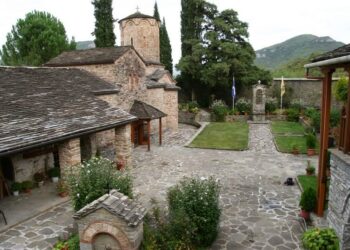 Εκδρομή των πολυτέκνων του Αγρινίου στη Μολυβδοσκέπαστη της Κόνιτσας