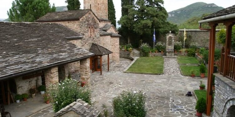 Εκδρομή των πολυτέκνων του Αγρινίου στη Μολυβδοσκέπαστη της Κόνιτσας