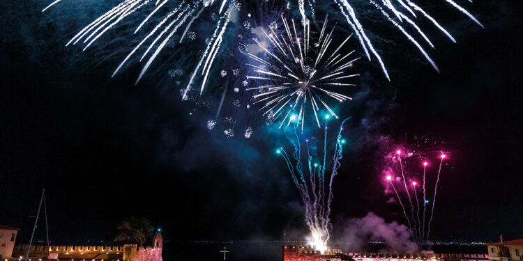 Θρησκευτική κατάνυξη στο Ενετικό Λιμάνι της Ναυπάκτου την Μεγάλη Παρασκευή