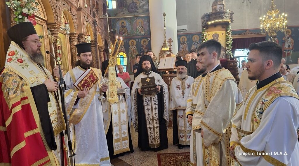 Αγρίνιο| Ο Μητροπολίτης χειροθέτησε Αναγνώστη τον φοιτητή, Θεόδωρο Κασούμη