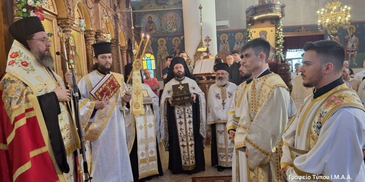 Αγρίνιο| Ο Μητροπολίτης χειροθέτησε Αναγνώστη τον φοιτητή, Θεόδωρο Κασούμη