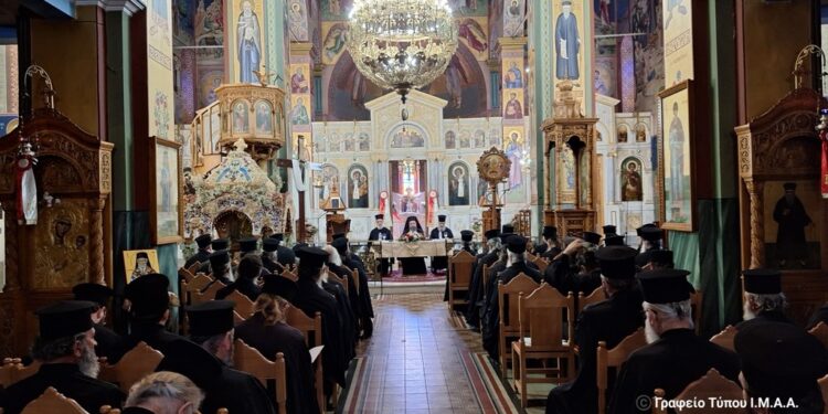 Ιερατική Σύναξη στον Ιερό Ναό Αγίας Τριάδος Αγρινίου