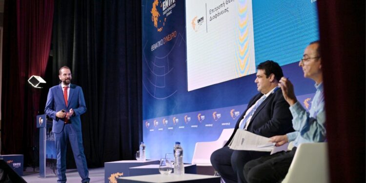 Φαρμάκης: Πέντε πυλώνες για την θεσμική και λειτουργική θωράκιση της Περιφερειακής Αυτοδιοίκησης