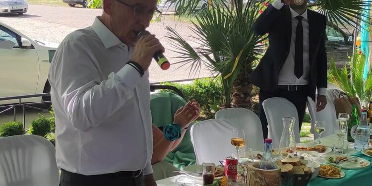 Βάφτισε τον εγγονό του στο Βάλτο Αμφιλοχίας ο Δήμαρχος, Σάκης Τορουνίδης