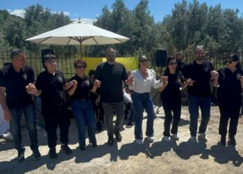 Αναβίωσε το ταφικό έθιμο στο Ματσούκι Αγρινίου– Γεύμα και γλέντι στο κοιμητήριο