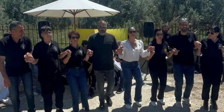 Αναβίωσε το ταφικό έθιμο στο Ματσούκι Αγρινίου– Γεύμα και γλέντι στο κοιμητήριο