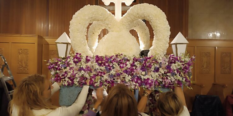 Με θεία ευλάβεια ο στολισμός των Επιταφίων στην Αιτωλοακαρνανία (φωτο )