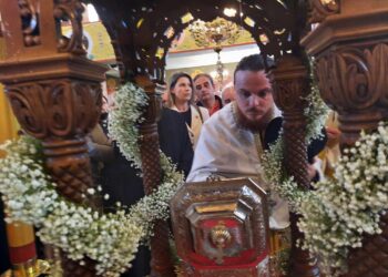 Με λαμπρότητα η υποδοχή της Τιμίας Κάρας της Αγίας Βαρβάρας στο Αγρίνιο