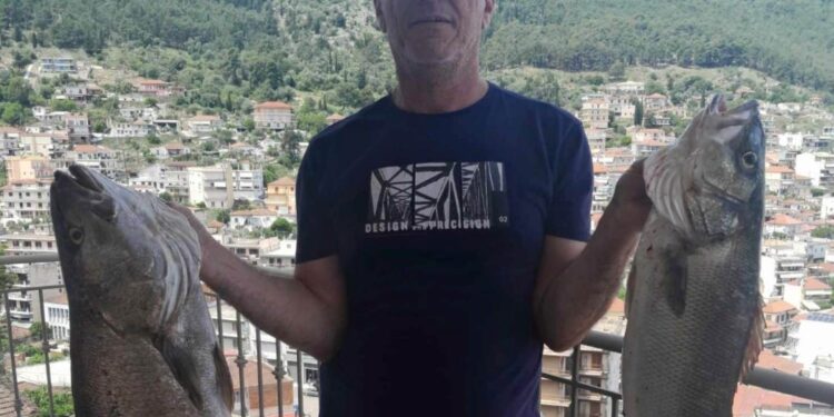 Έκανε καλή ψαριά  ερασιτέχνης ψαράς στον Αμφιλοχία