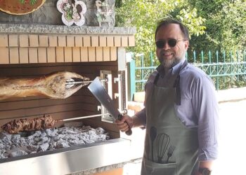 Αιτωλοακαρνανία: Πάσχα στις γειτονιές-Αρνιά και κοκορέτσια γέμισαν Instagram και Facebook