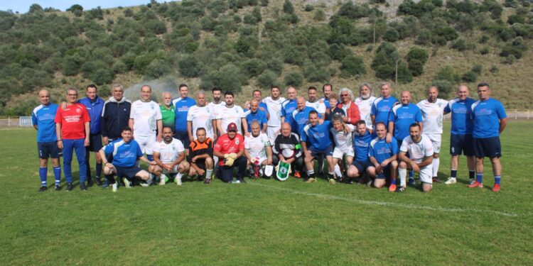 Aγώνας παλαιμάχων μεταξύ των ομάδων Aμφίλοχος – Όμηρος Nεοχωρίου-ενός λεπτού σιγή στη μνήμη όσων έφυγαν