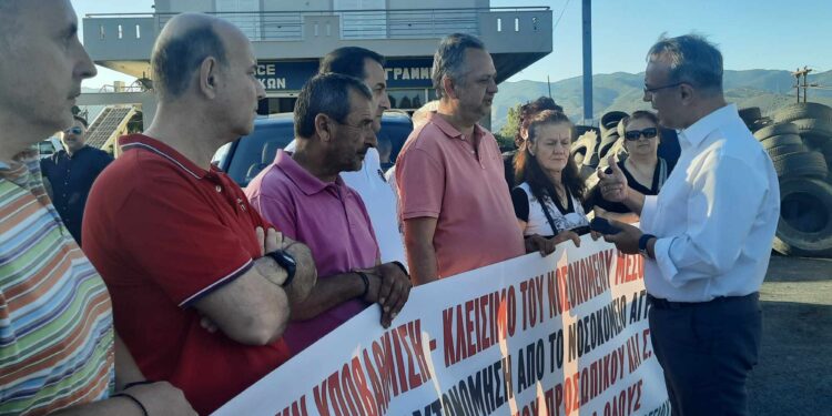 Με πανό στον Εύηνο οι εργαζόμενοι του Νοσοκομείου Μεσολογγίου- Τι είπαν στον Σταϊκούρα (βιντεο-φωτο)