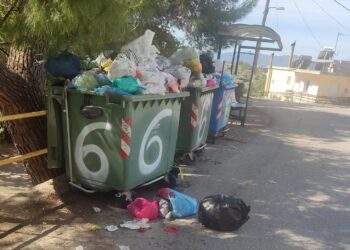 Αγρίνιο|Υπερχειλισμένοι κάδοι σκουπιδιών στα Δύο Ρέματα