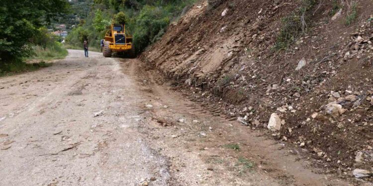 Σε εξέλιξη εργασίες συντήρησης των αγροτικών δρόμων σε όλο το εύρος του Δήμου Αγρινίου