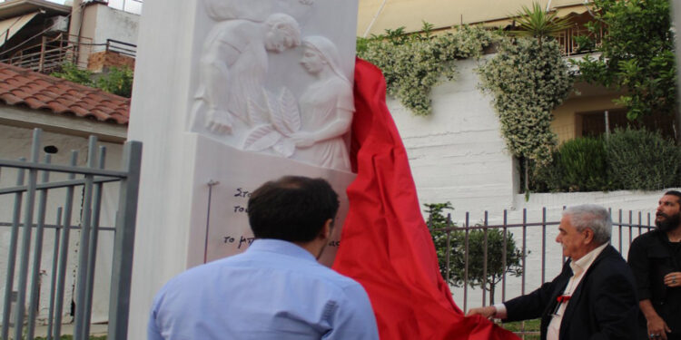 Αγρίνιο| Συγκίνηση στα αποκαλυπτήρια του μνημείου αφιερωμένου στο καπνεργατικό κίνημα