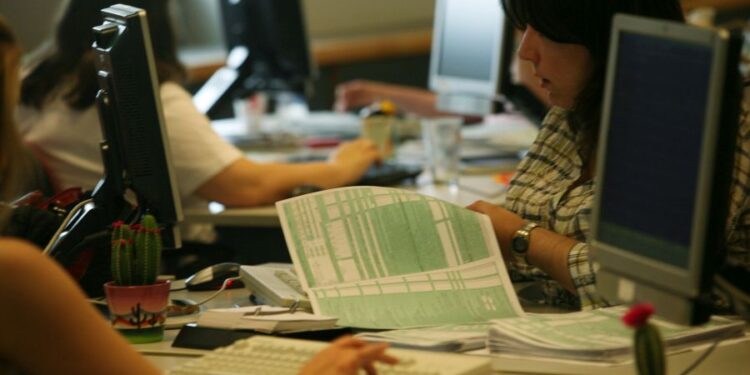 Ξεπέρασαν τις 100.000 οι φορολογικές δηλώσεις – Από την άλλη εβδομάδα οι επιστροφές φόρου