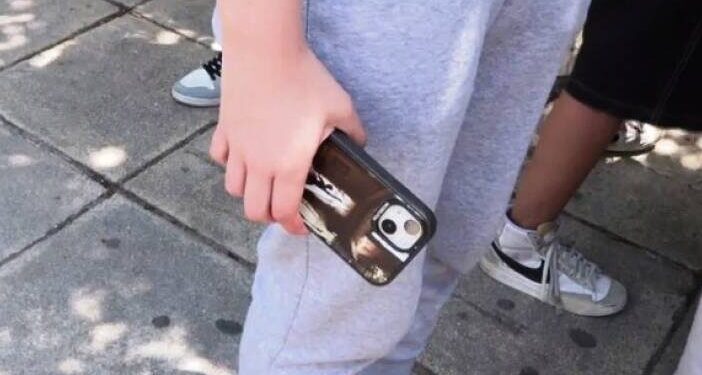 Σχολεία: Σε ισχύ το νέο «ποινολόγιο» για κατοχή και χρήση κινητών τηλεφώνων