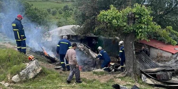 Θέρμο: Πυρκαγιά δίπλα σε σπίτι στο Μέγα Δένδρο