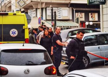 Νεκρή γυναίκα στη μέση του δρόμου στο Μενίδι – Την μαχαίρωσαν στην κοιλιά