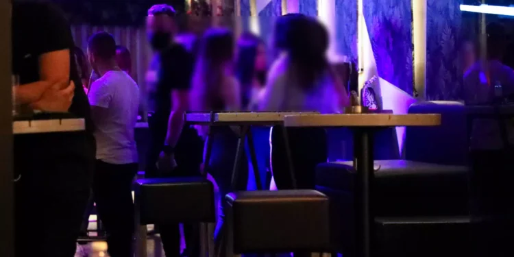 Αιτωλ/νία: 13χρονος λιποθύμησε σε μπαρ από υπερβολική κατανάλωση αλκοόλ-Συνελήφθησαν οι ιδιοκτήτες