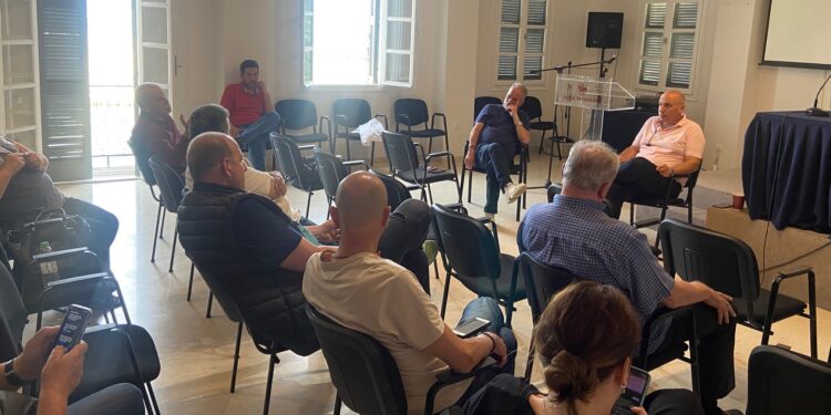 Συνάντηση του Β.Γκίζα με τους επαγγελματίες της εστίασης της Ναυπάκτου